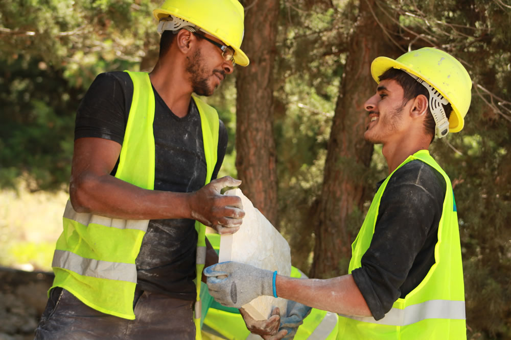 Syrian refugees in Jordan working on the employment-intensive investment programmes