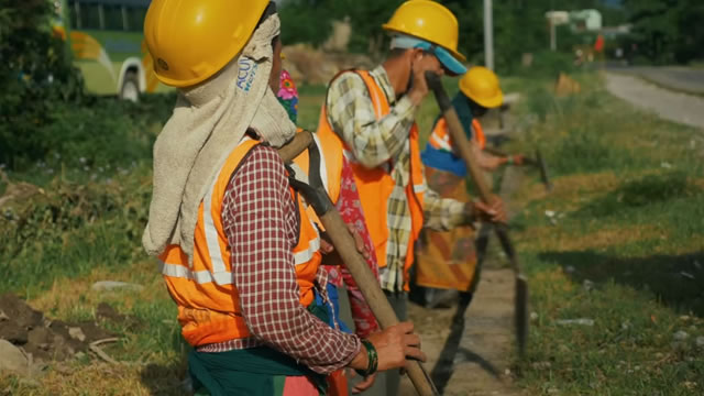 Upscaling the maintenance of rural roads through employment-intensive works in Nepal